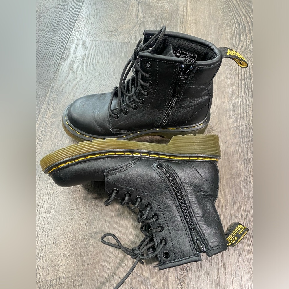 DR. MARTENS Leather Girls Boots - Picture 4 of 7